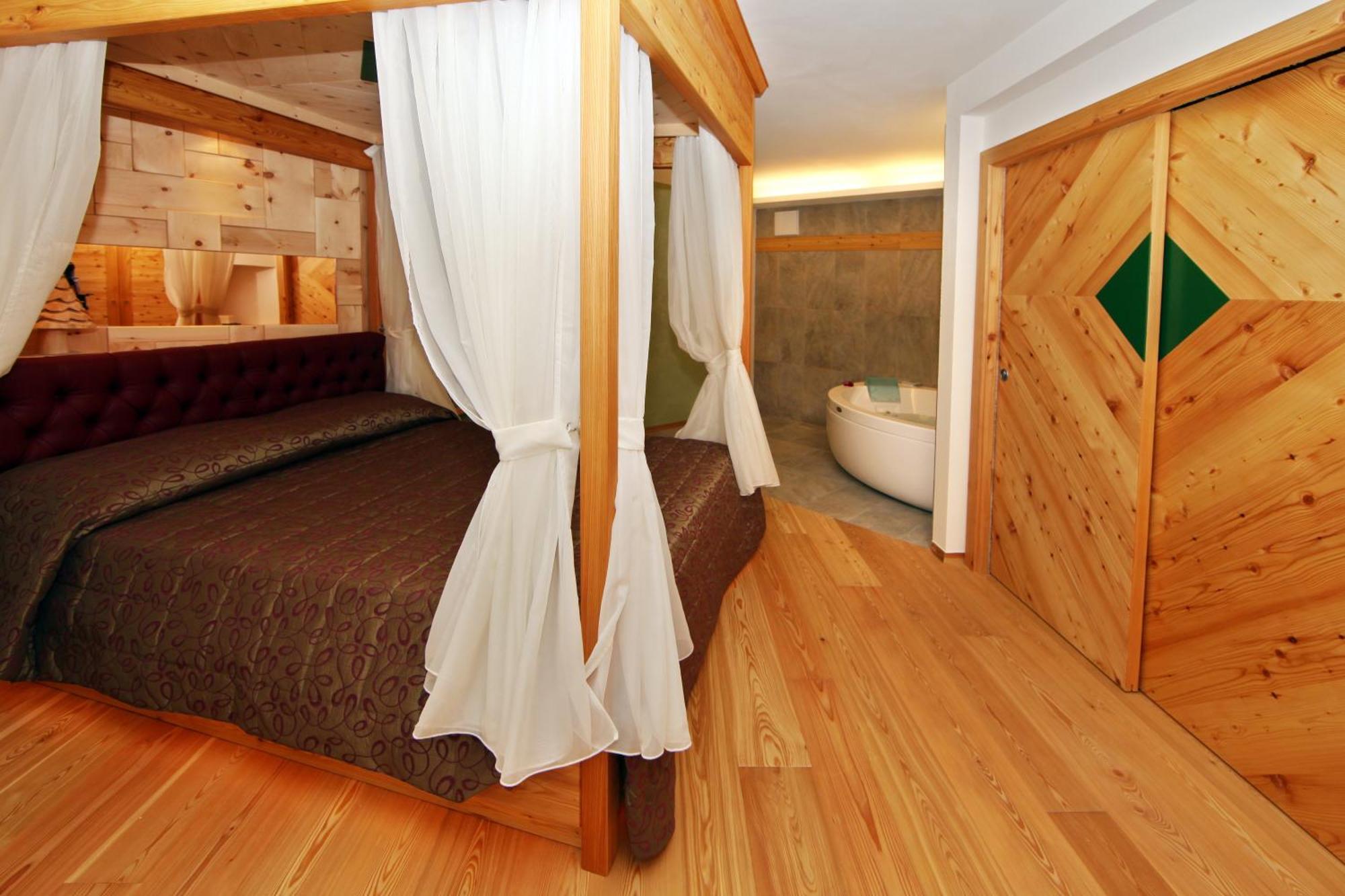 Hotel El Pilon Pozza di Fassa Exterior photo