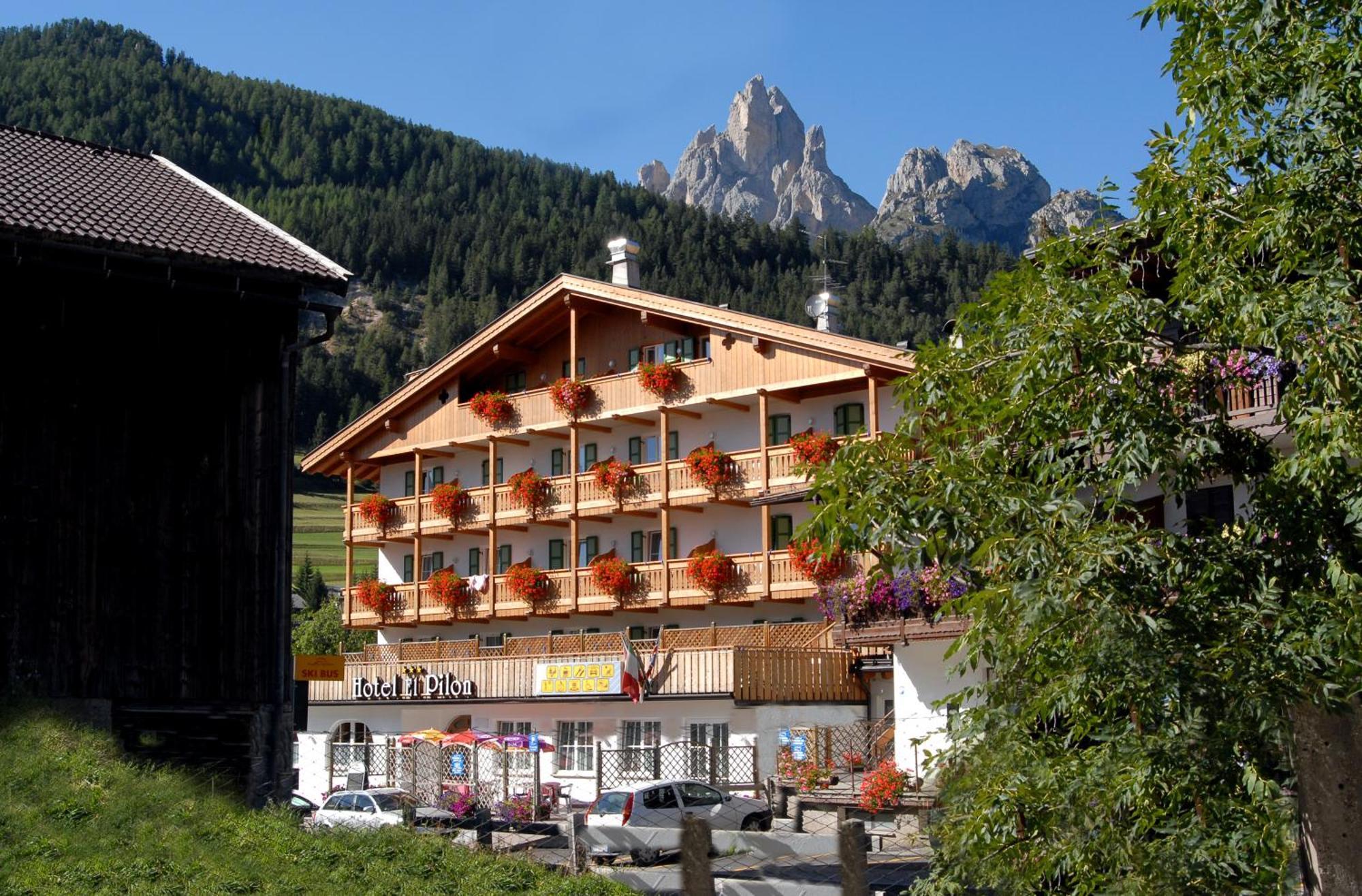 Hotel El Pilon Pozza di Fassa Exterior photo